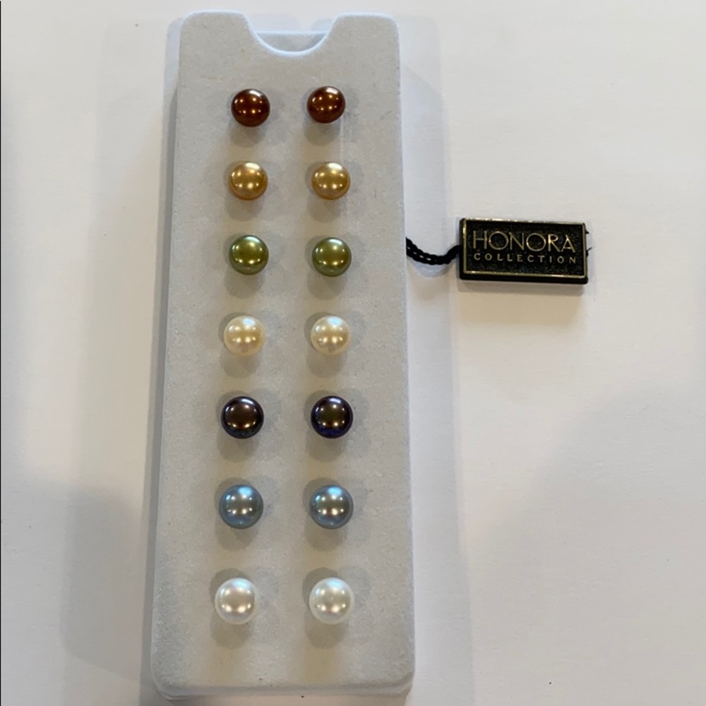 Multi-color pearl earring set (7 pairs).